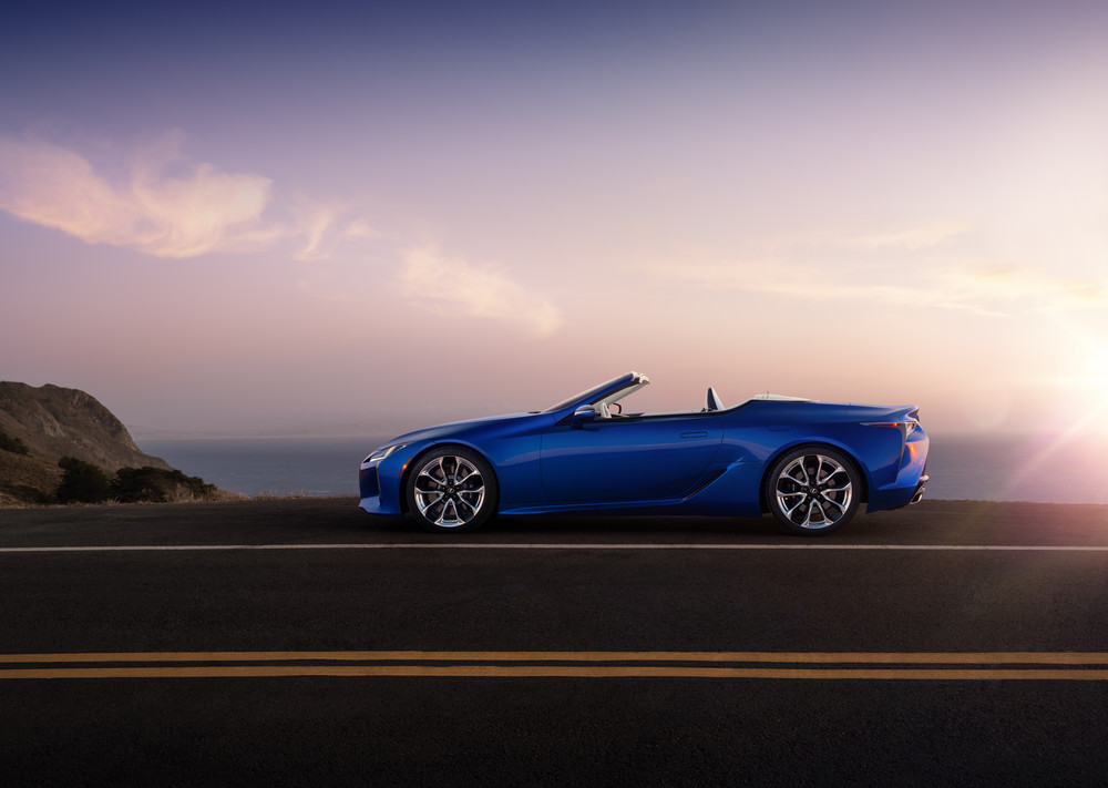 lexuslcconvertible03topdownhires-585427.jpg