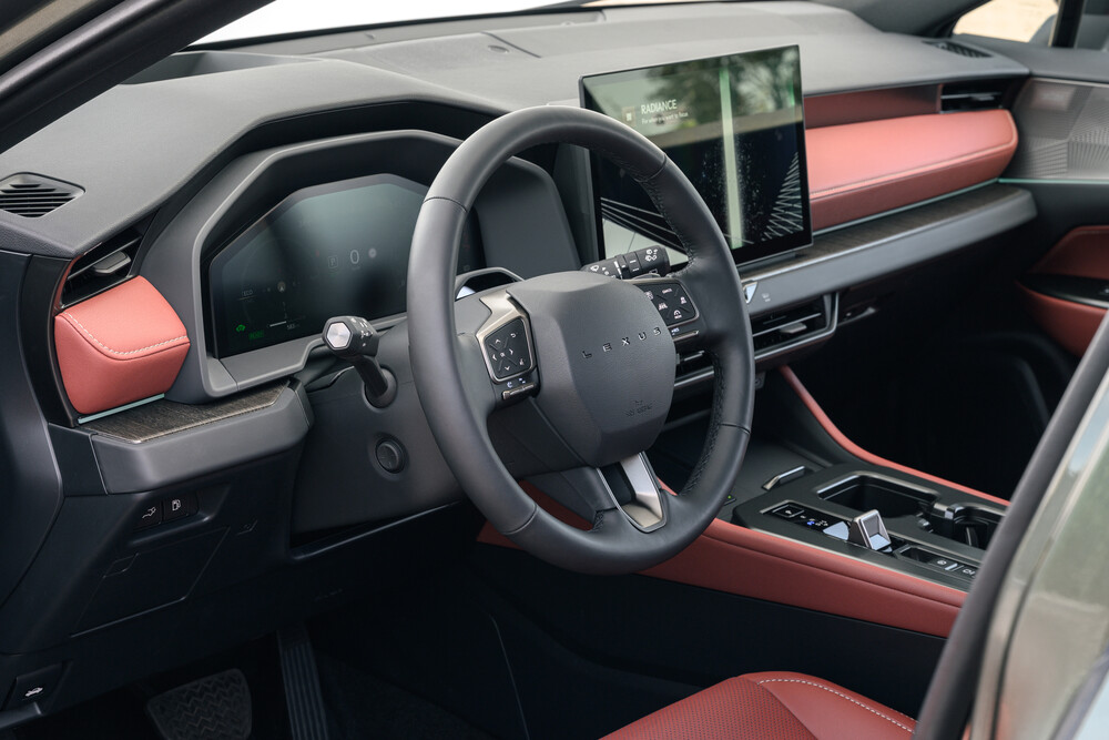 nx350h_luxury_interior_004.jpg